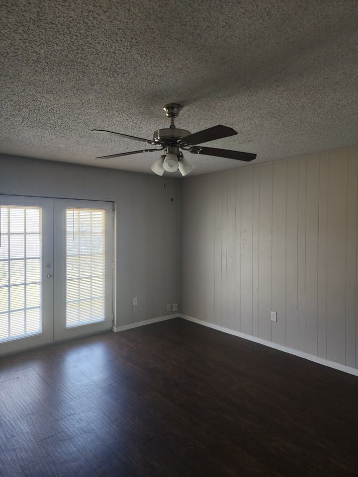 6905 Alma St - Photo 2 of 14