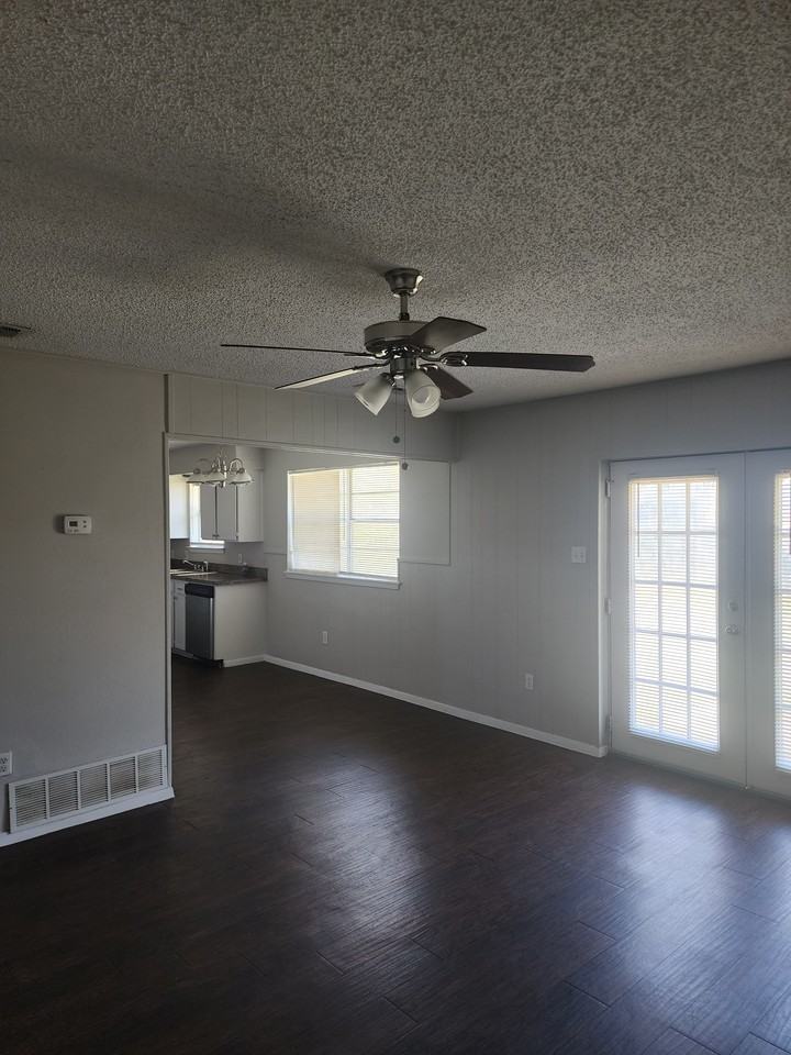 6905 Alma St - Photo 3 of 14