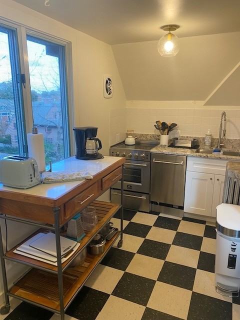 38 Keene St #2 - Photo 3 of 17