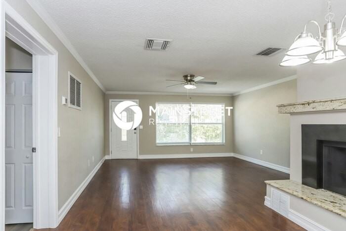 240 Twin Lake Dr - Photo 3 of 16