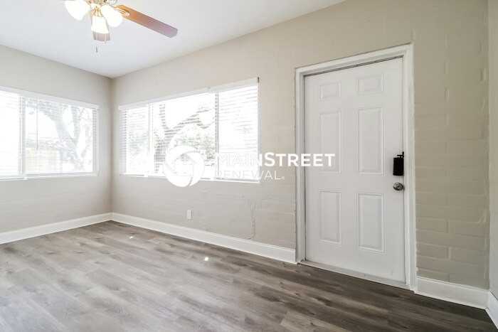 371 N Ridgewood Ave - Photo 3 of 16