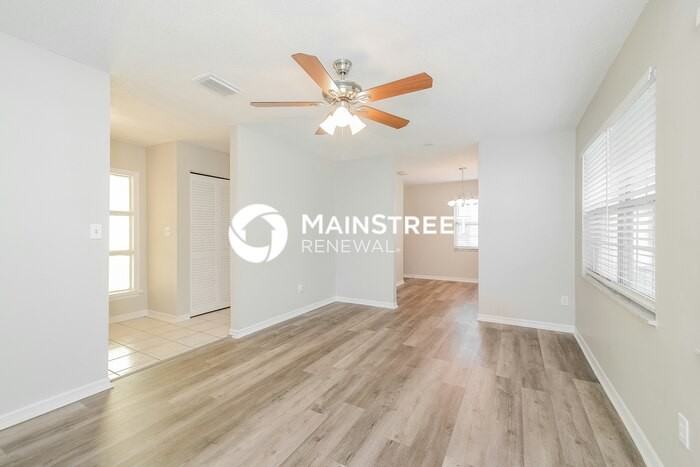 1615 Cresthaven Ave - Photo 3 of 16