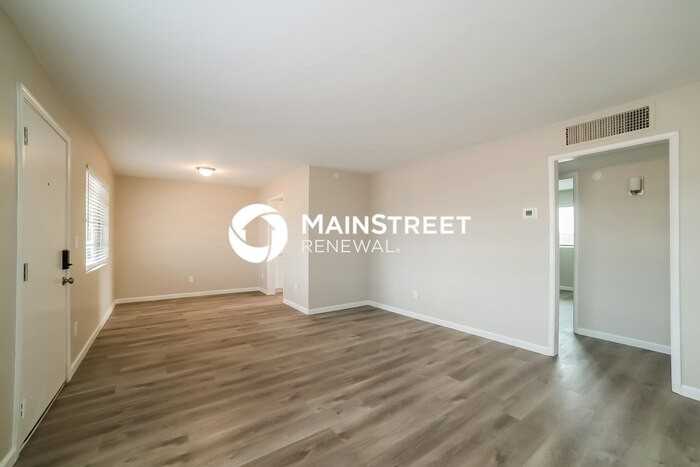 6628 N 28th Dr - Photo 3 of 16