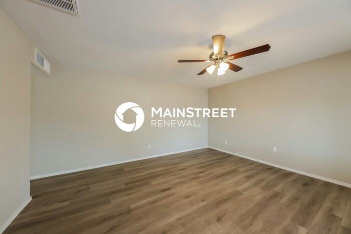 1543 W 6th St - Photo 3 of 16