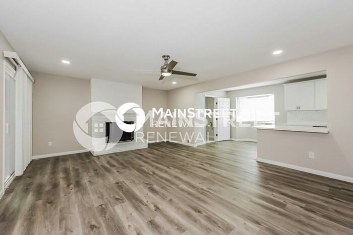 3326 Sharpview Ln - Photo 3 of 16