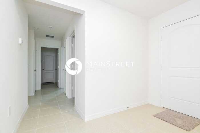 2140 Peyto Way - Photo 3 of 16