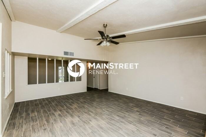4401 Cranbrook Dr - Photo 3 of 16