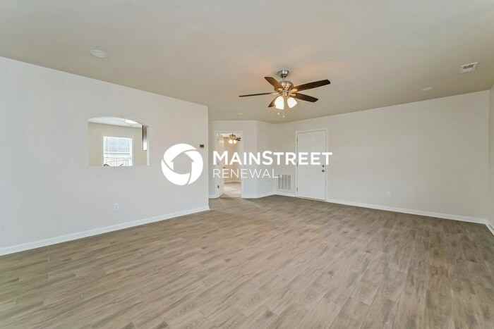 8922 John David Dr - Photo 3 of 16