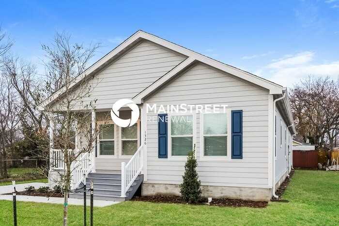 1526 Homeland St - Photo 3 of 16