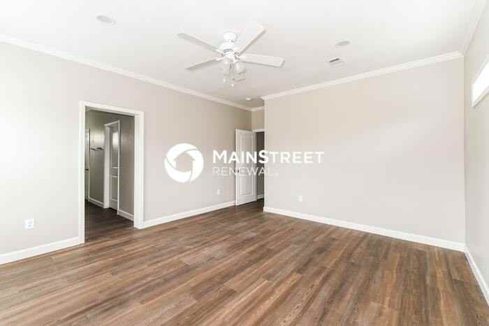 1115 Morton St E - Photo 3 of 16