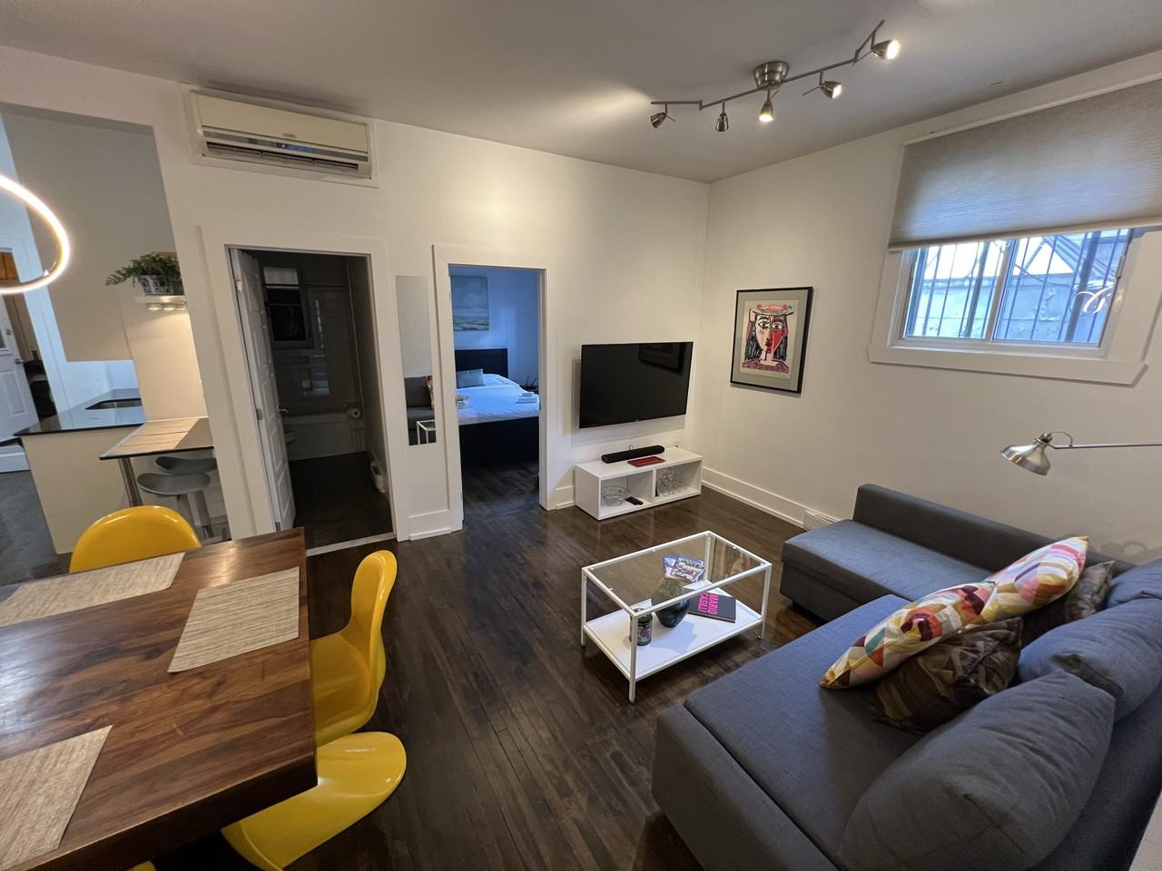 10 Avenue Duluth Est - Photo 3 of 26