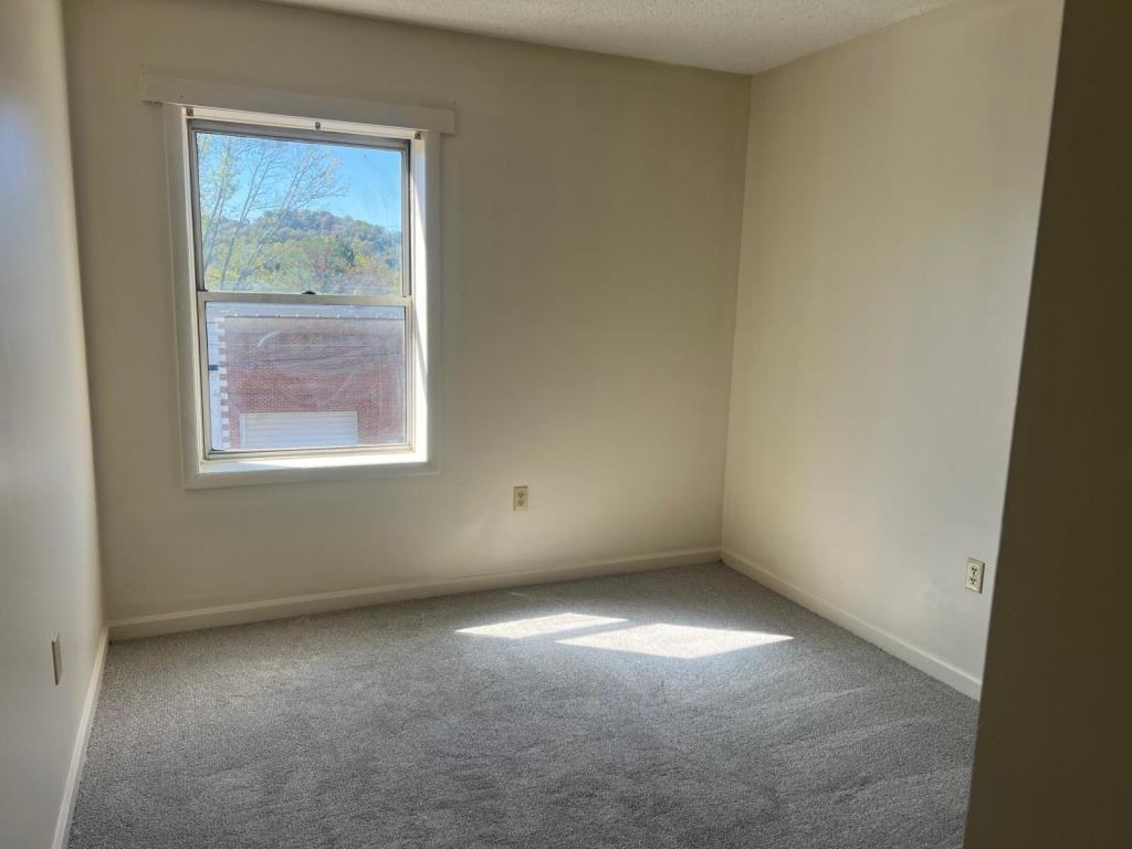 713 S Oakwood Ave - Photo 2 of 7