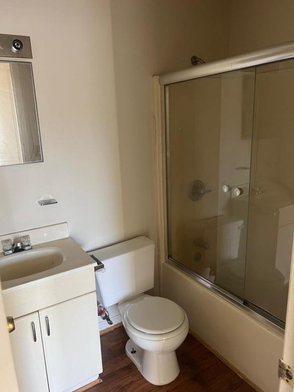 713 S Oakwood Ave - Photo 3 of 7