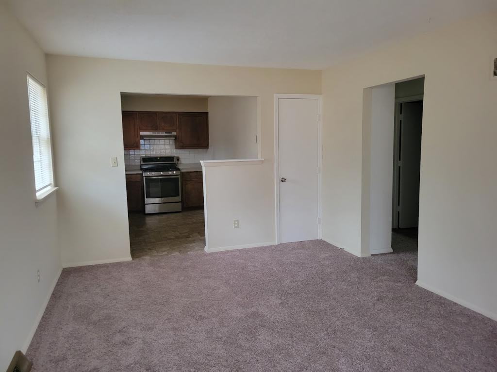 106 S Oxford Ave - Photo 2 of 9