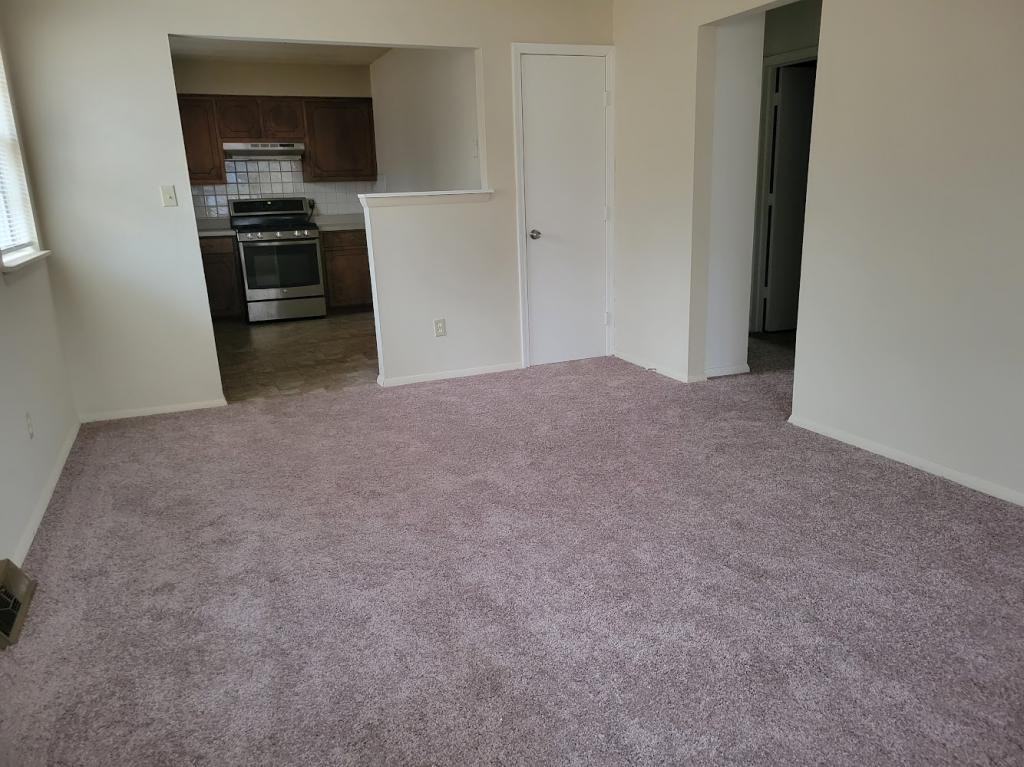 106 S Oxford Ave - Photo 3 of 9