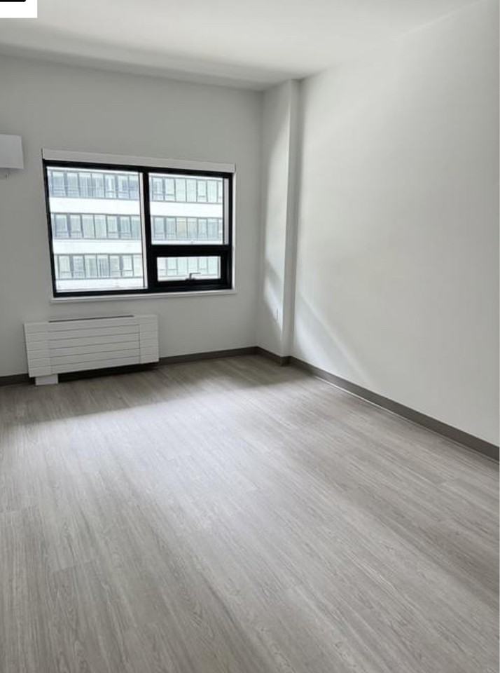 1045 Nelson St - Photo 2 of 14