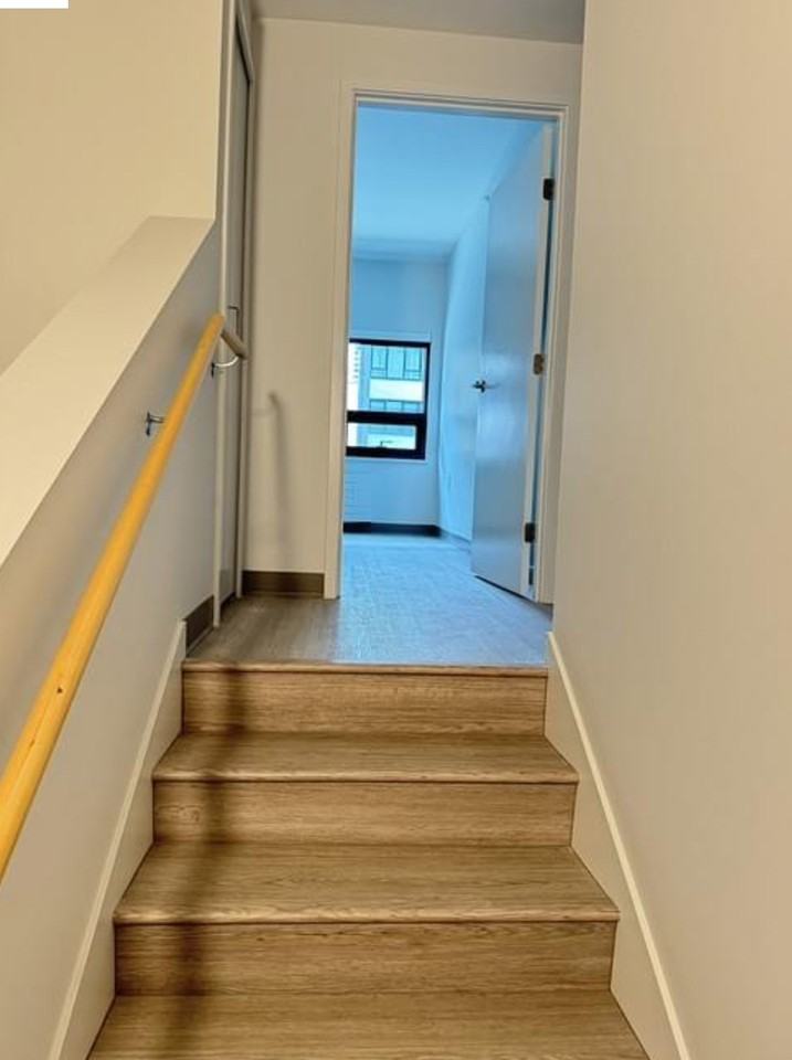 1045 Nelson St - Photo 3 of 14