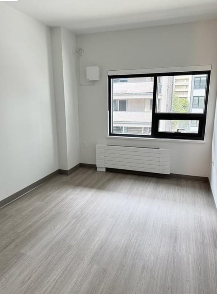 1045 Nelson St - Photo 7 of 14