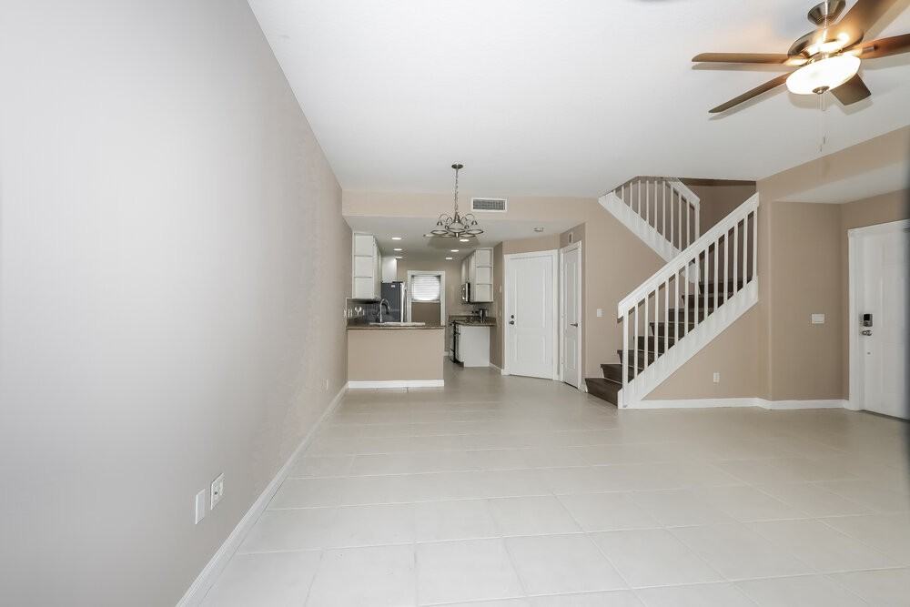 486 Capistrano Dr - Photo 6 of 17