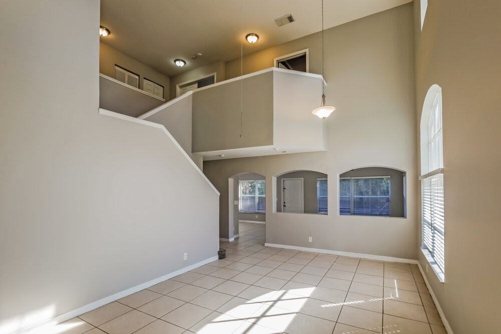 5141 Nw 122nd Ave - Photo 4 of 17