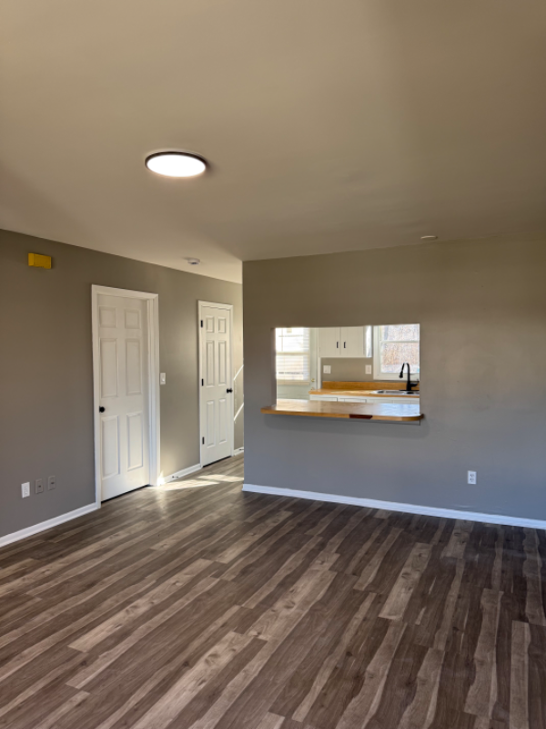 122 Colonial Pkwy #D - Photo 2 of 6