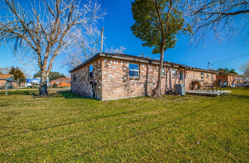 2922 Michael St - Photo 2 of 10