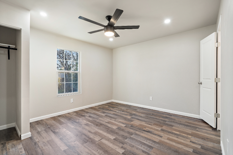 1231 French Ave - Photo 2 of 21