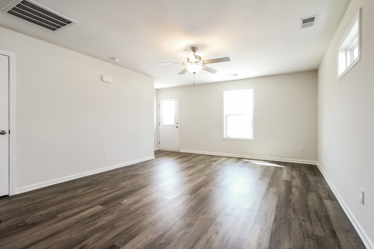 219 Royal Way - Photo 2 of 18