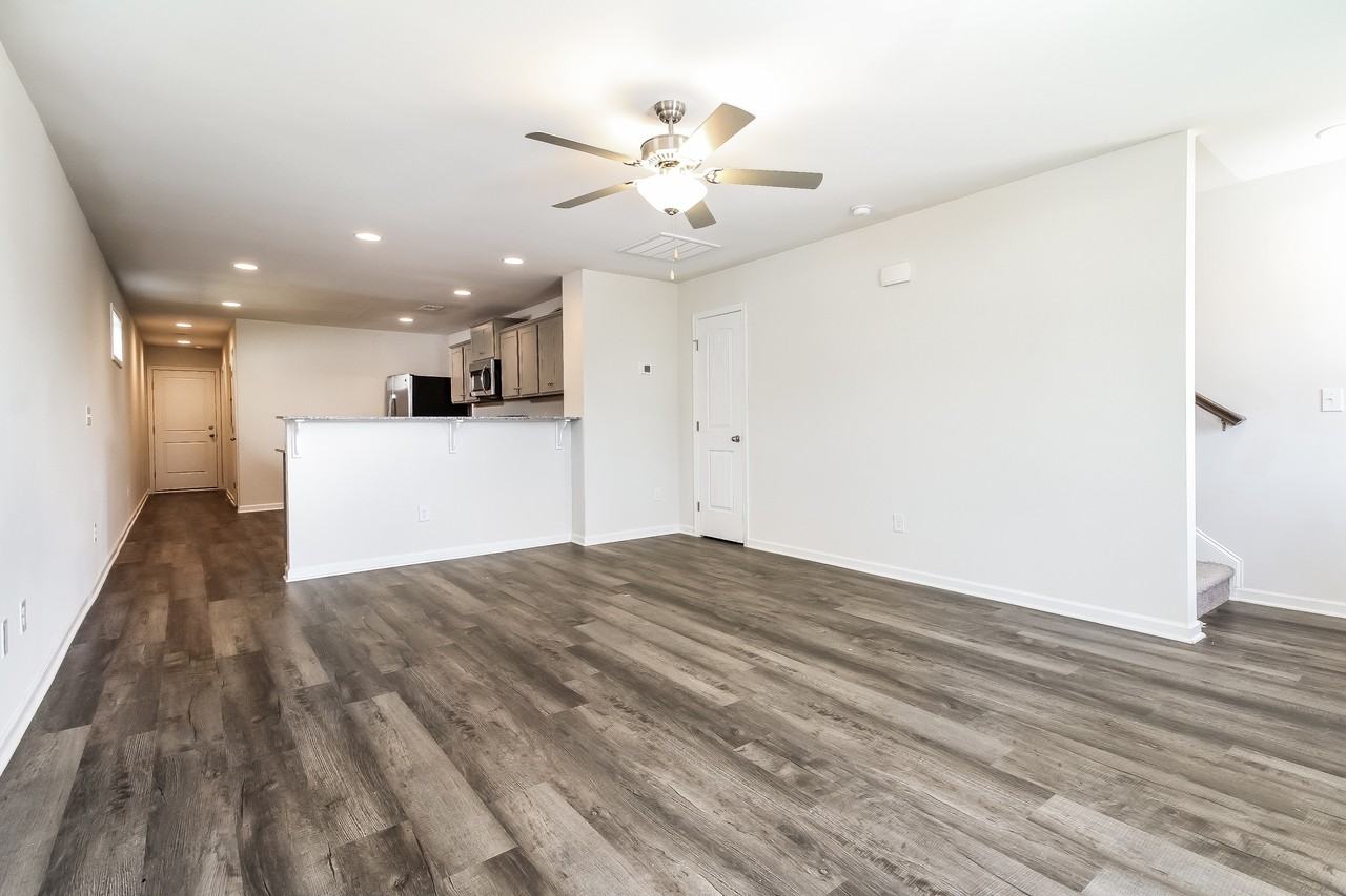 219 Royal Way - Photo 3 of 18