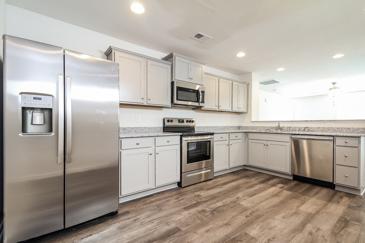 219 Royal Way - Photo 5 of 18
