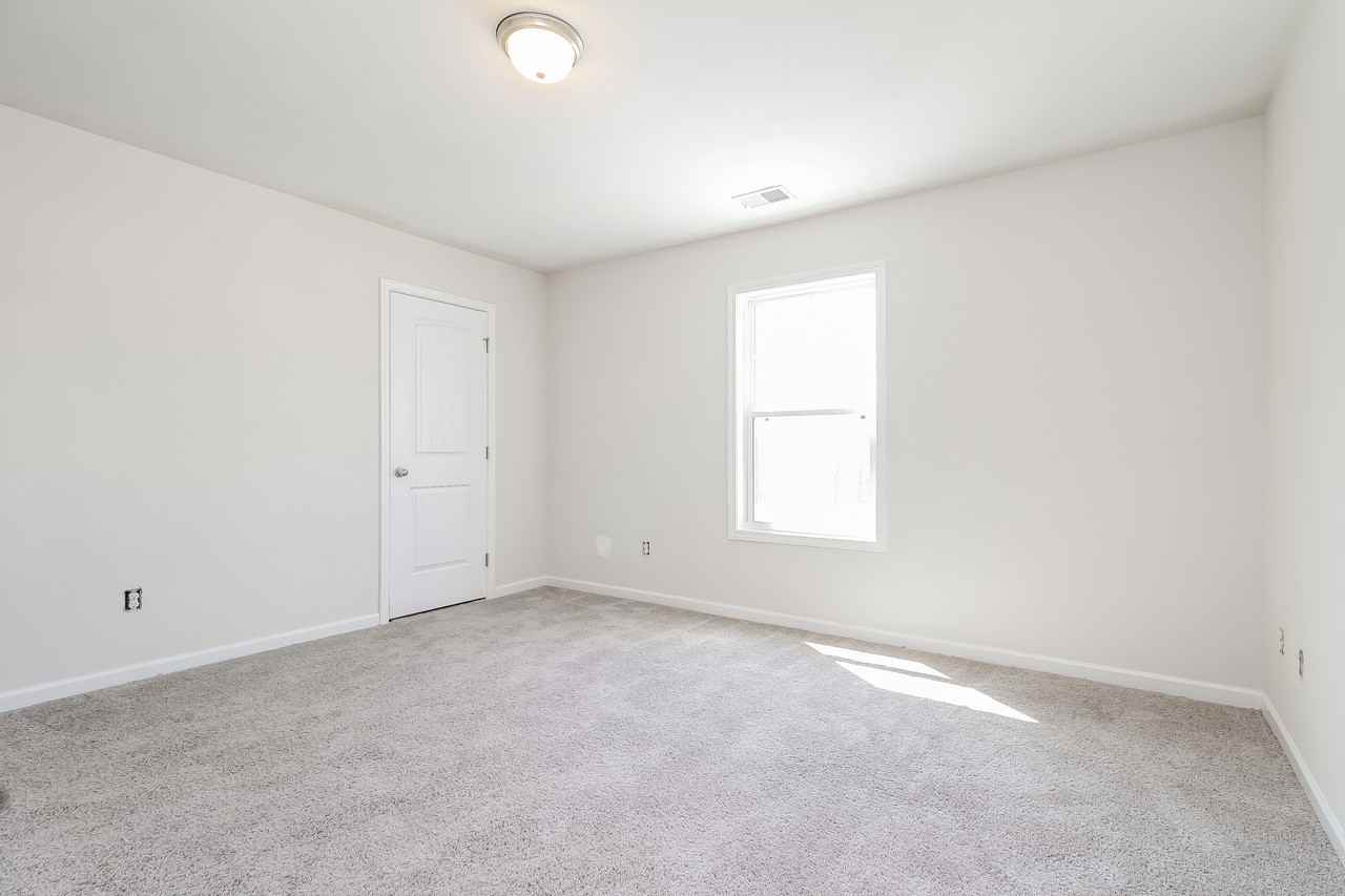 219 Royal Way - Photo 7 of 18