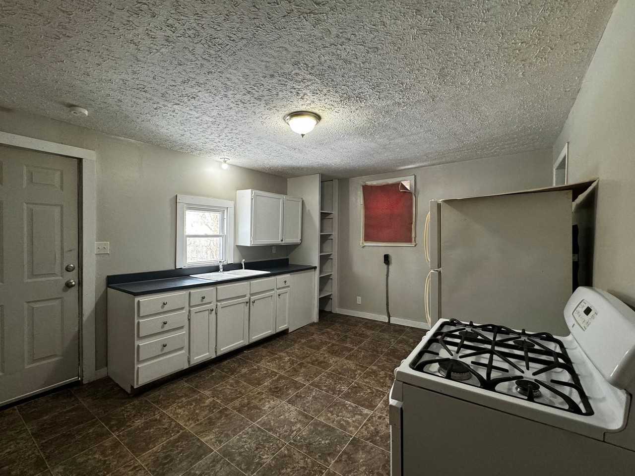 1541 Henry Ave Sw - Photo 3 of 3