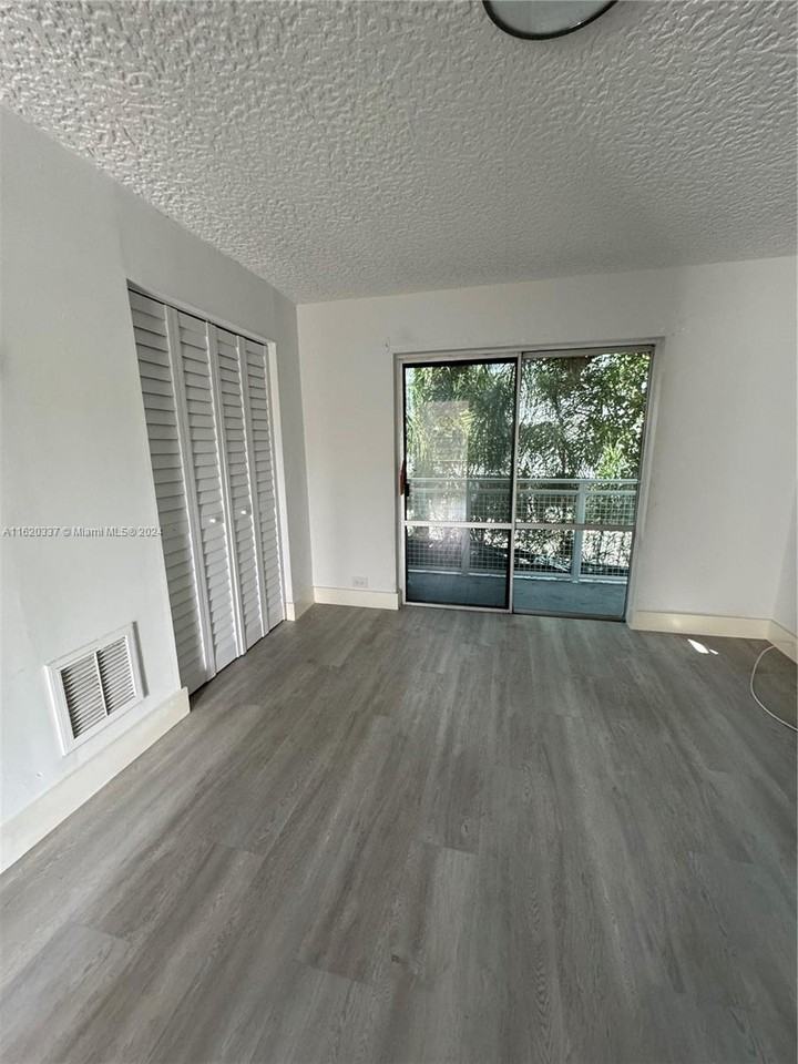 1610 Nw North River Dr #208 - Photo 3 of 8