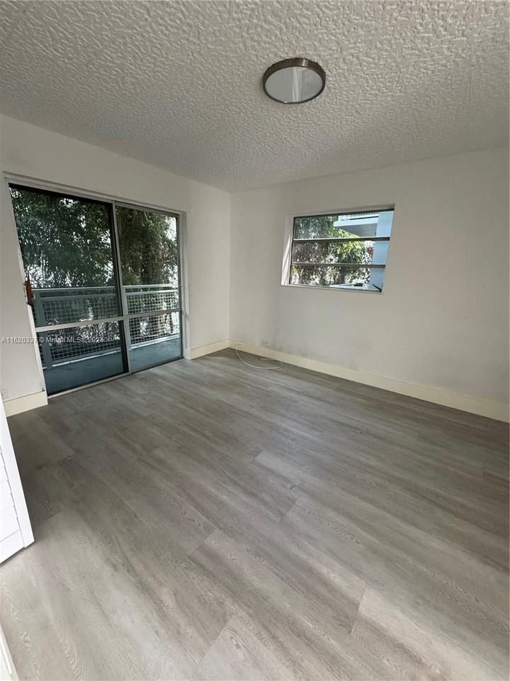 1610 Nw North River Dr #208 - Photo 5 of 8