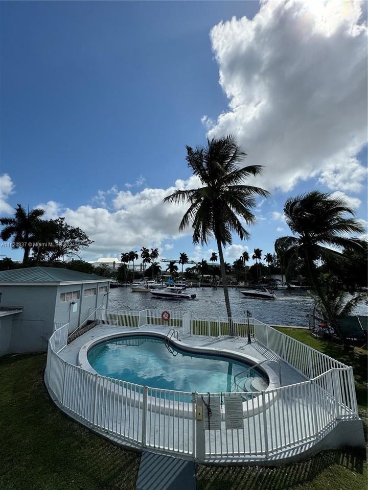 1610 Nw North River Dr #208 - Photo 6 of 8