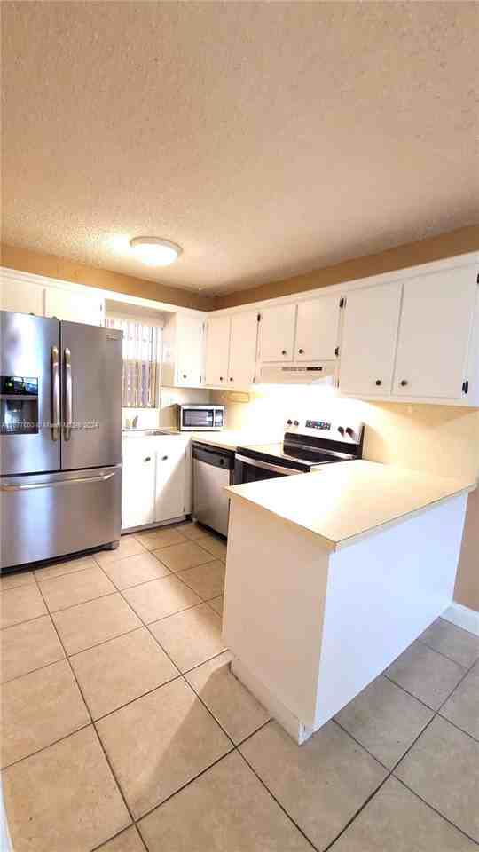 600 Northeast 25th Street #12 - Photo 2 of 8