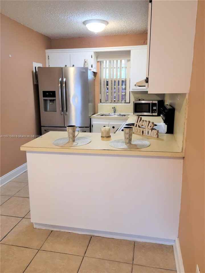 600 Northeast 25th Street #12 - Photo 3 of 8