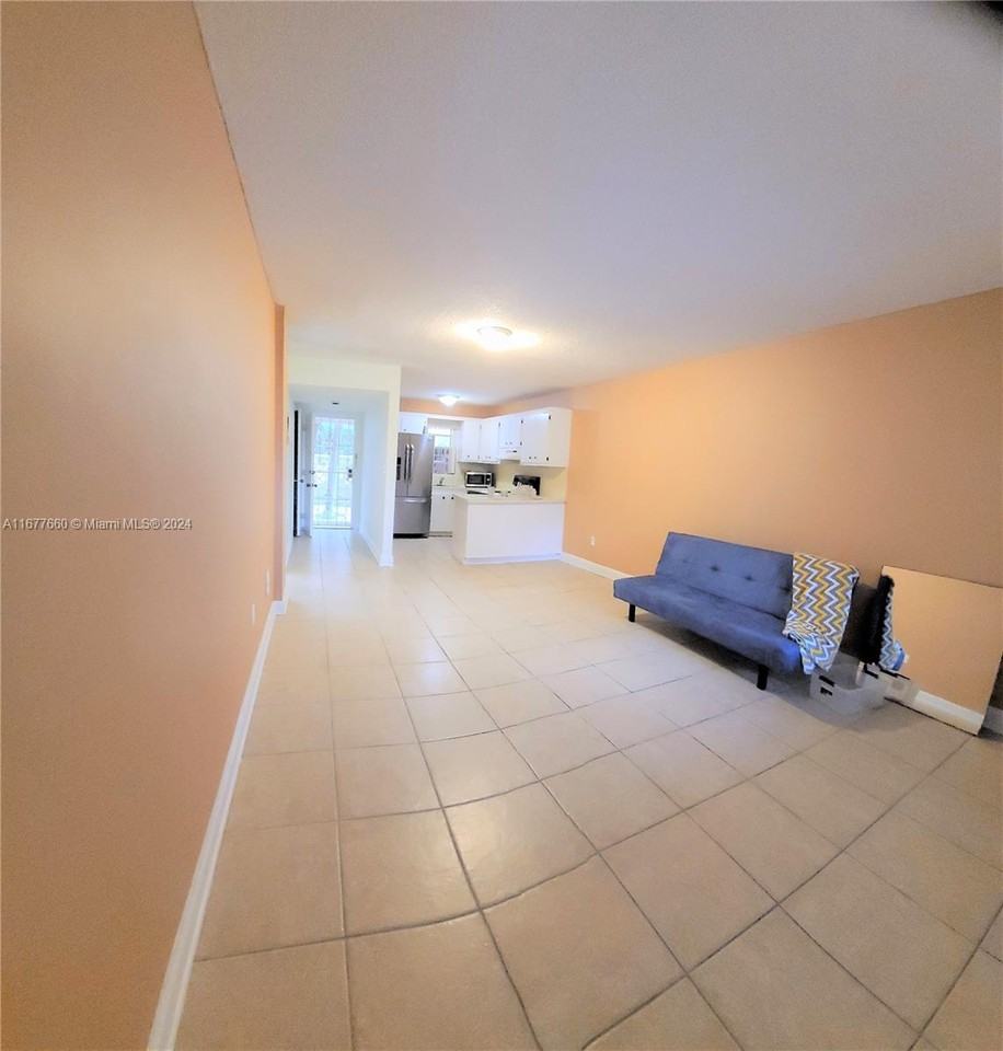 600 Northeast 25th Street #12 - Photo 4 of 8