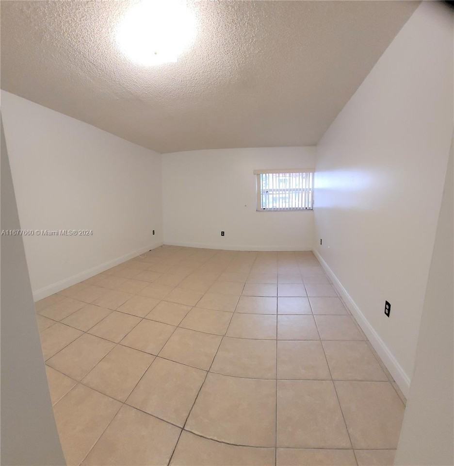 600 Northeast 25th Street #12 - Photo 6 of 8