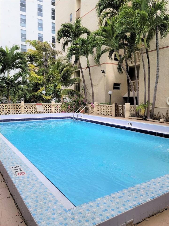 600 Northeast 25th Street #12 - Photo 7 of 8