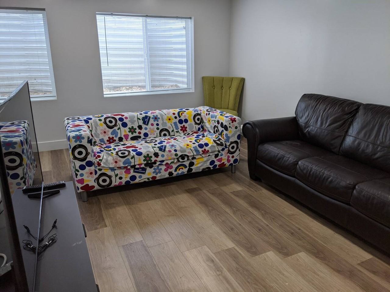 341 E 90 N - Photo 2 of 8