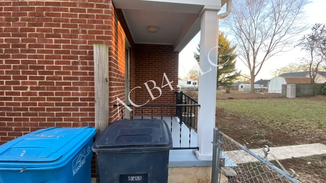 5132 Woodbury St Nw #NA - Photo 4 of 18