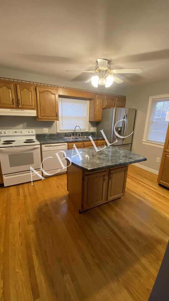 5132 Woodbury St Nw #NA - Photo 6 of 18