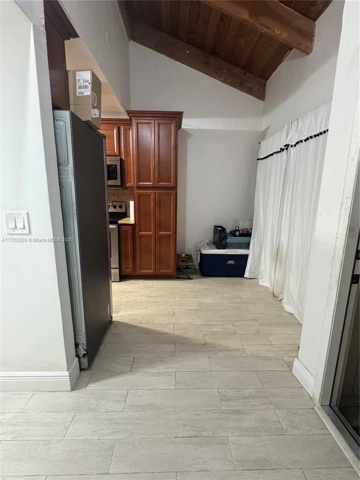 8045 Sw 21st Ct - Photo 2 of 8