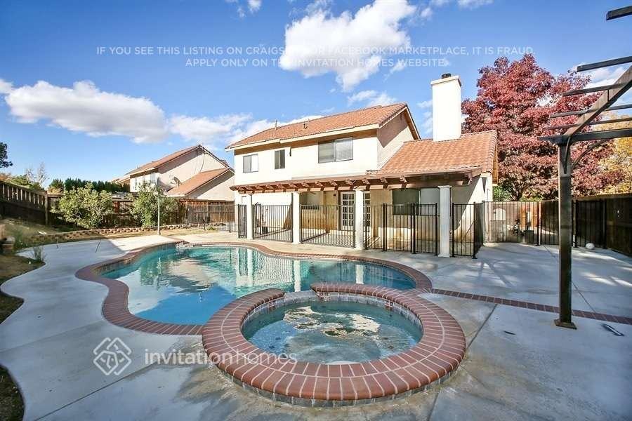 39463 Chalfont Ln - Photo 2 of 21