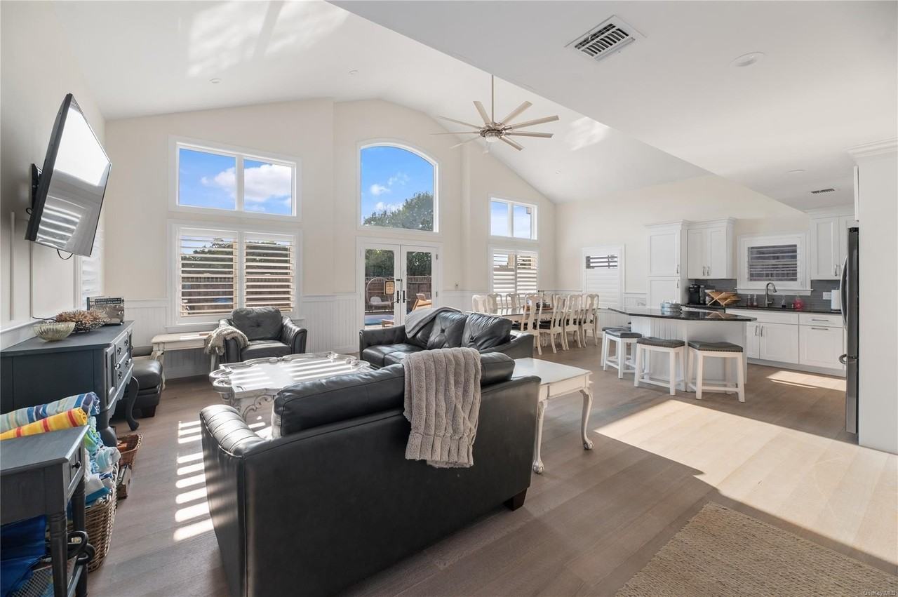 338 Surf Road - Photo 2 of 12