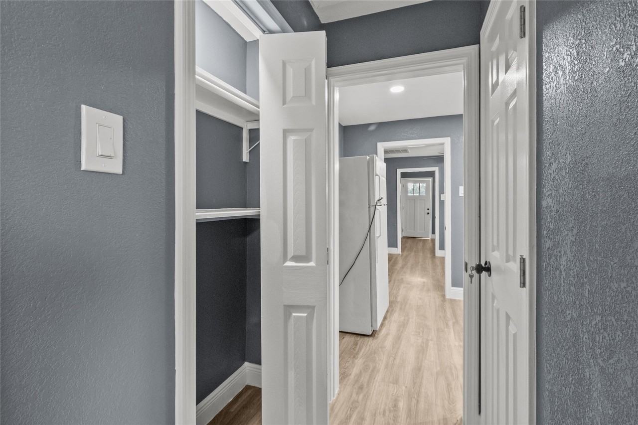 425 W Cedar St - Photo 7 of 10