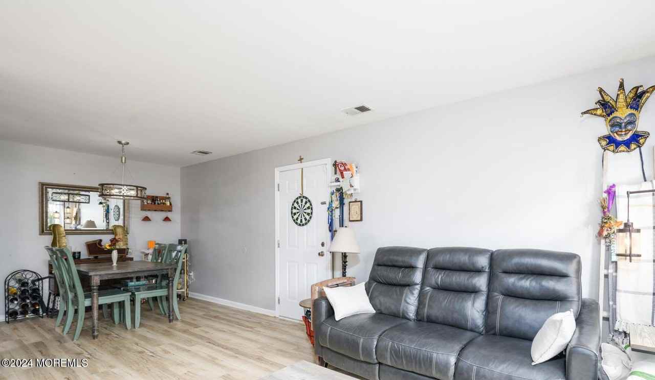 1 Jockey Ln - Photo 3 of 8