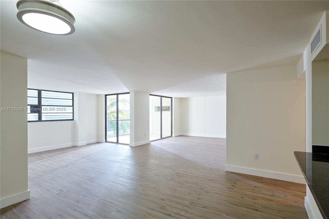 5845 Collins Ave - Photo 5 of 26