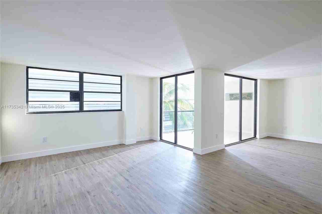 5845 Collins Ave - Photo 6 of 26